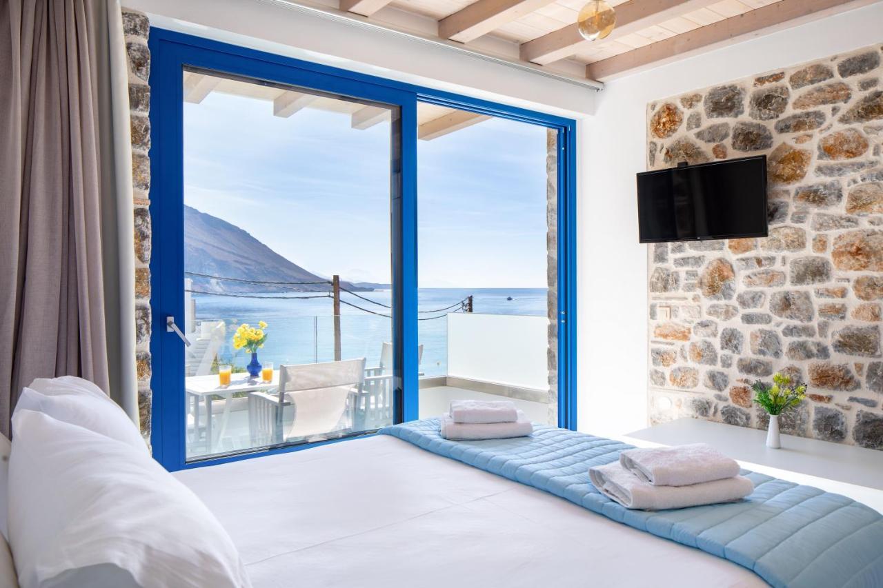 Apartahotel Molos Lutró