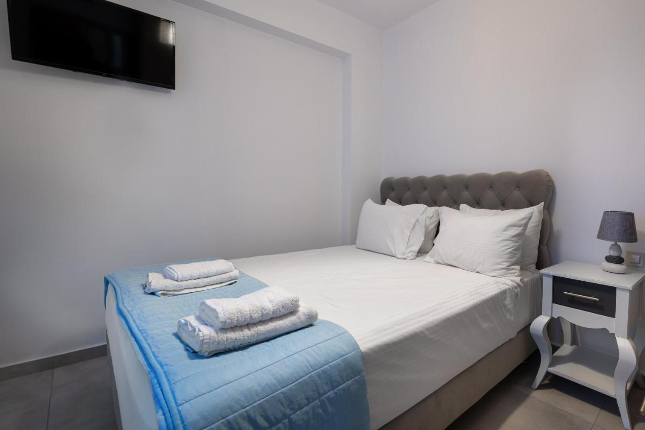 Molos Apartahotel Lutró