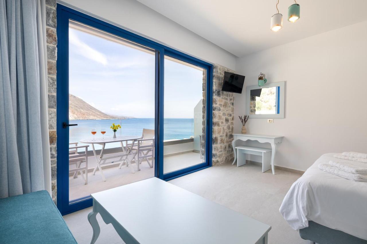 Molos Apartahotel Lutró