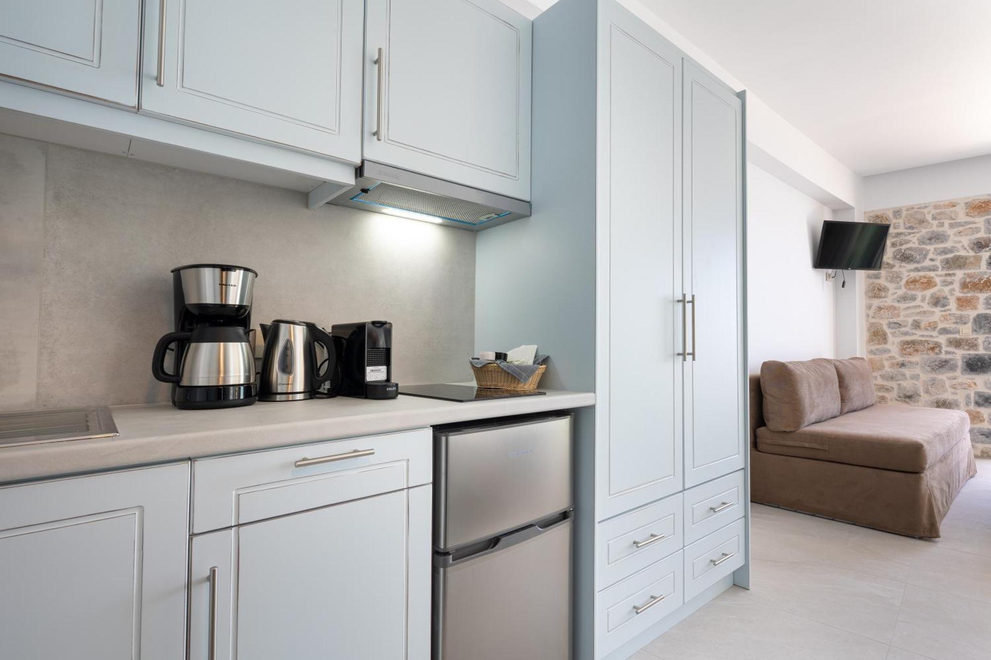 Aparthotel Molos Loutro